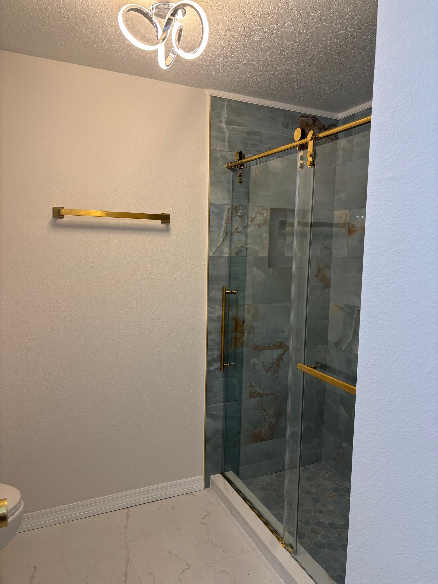 Building Photo - 501 Knights Run Ave