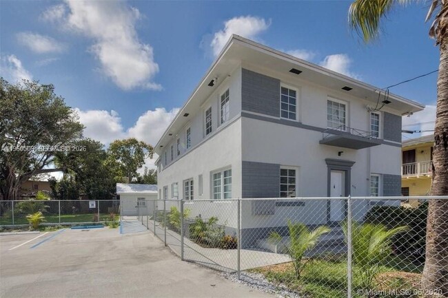 Building Photo - 450 NE 62nd St