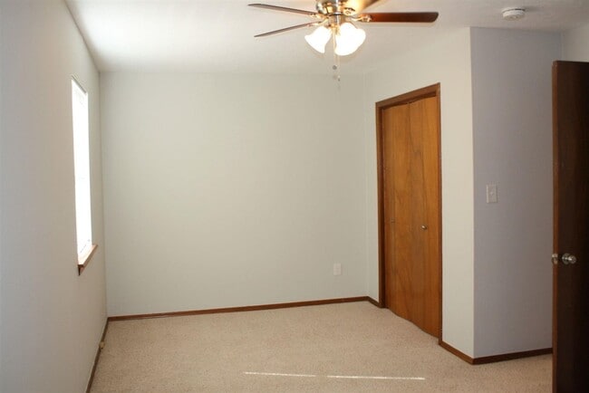 Building Photo - 2701 NW Friar Tuck Ln