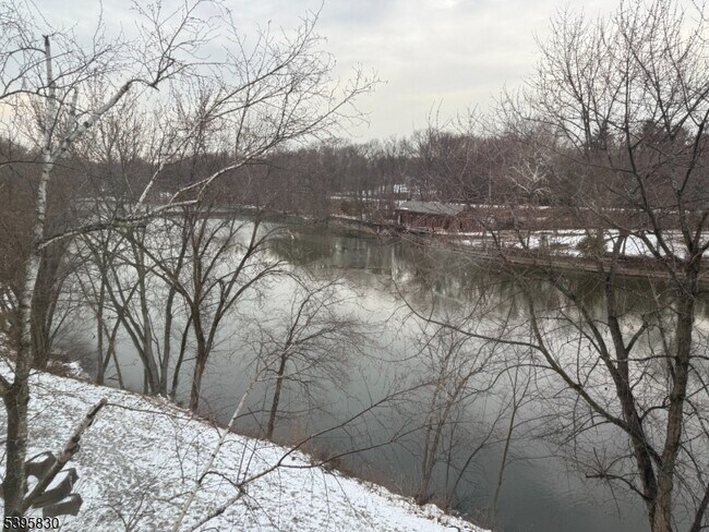 Building Photo - 262 Main St