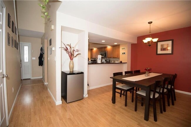 Building Photo - Condo in Bethlehem Township