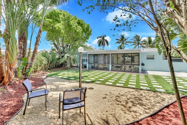 Building Photo - 222 SE 11th Ct