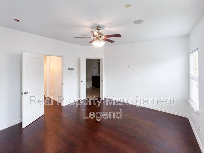 Building Photo - 5729 Knox Dr