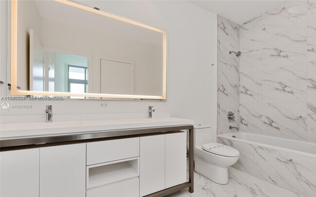 Building Photo - 2000 Metropica Wy