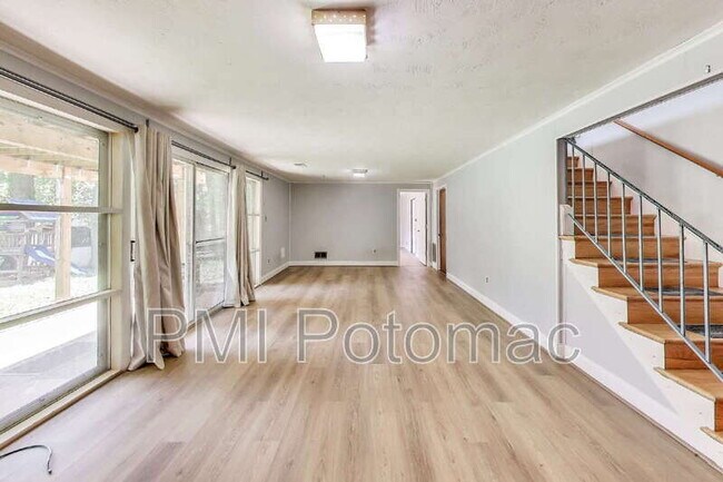 Building Photo - 5406 Parkvale Terrace