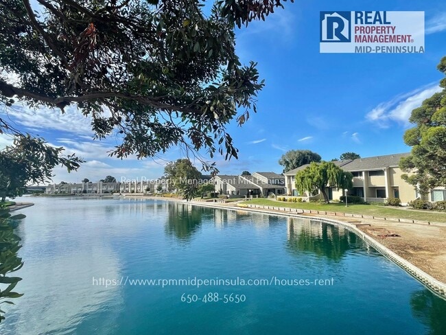 Building Photo - Stunning 2 Bedroom 1.5 Bathroom Waterfront Townhome in Foster City