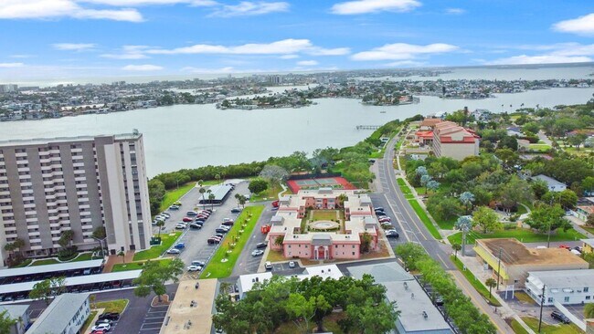 Building Photo - Modern & Bright Living in South Pasadena – Your Coastal Retreat!