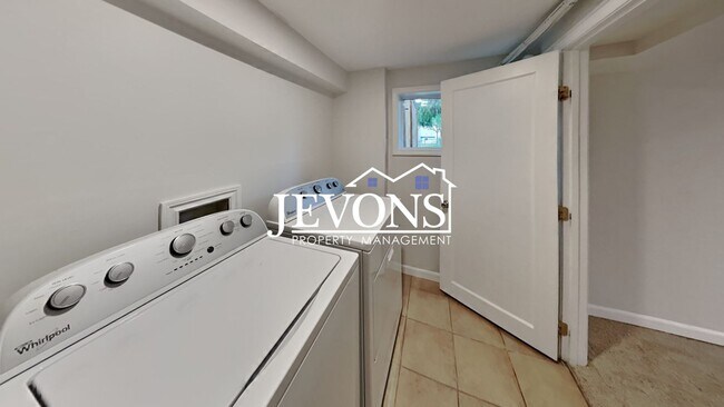 Building Photo - Beautiful single-family home in Seattle