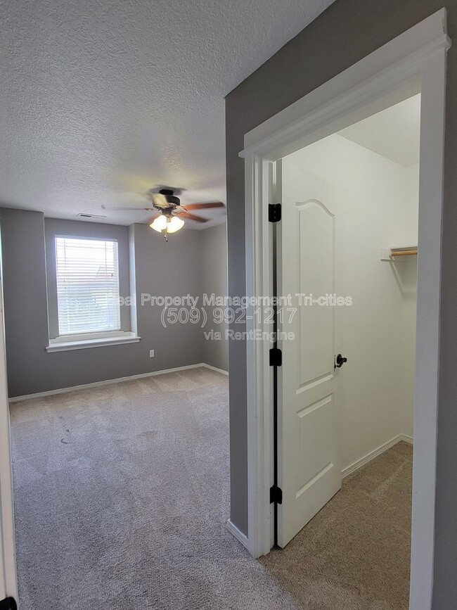 Building Photo - 5017 Laredo Dr