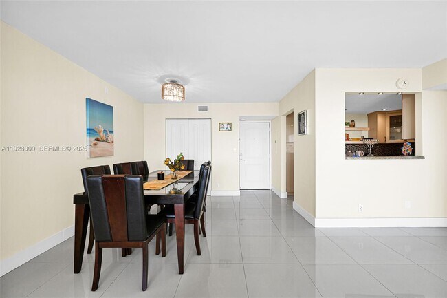 Building Photo - 100 Bayview Dr