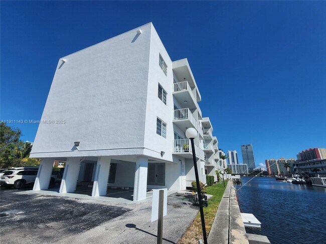 Building Photo - 3944 NE 167th St