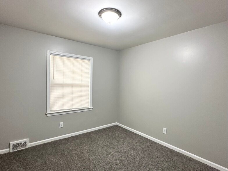Building Photo - 2784 Bragg Ln