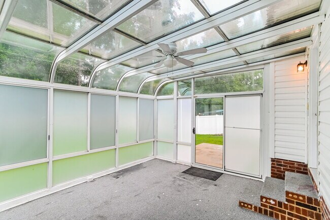 Building Photo - 4924 Rosena Dr