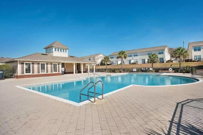 Building Photo - 748 Majestic Dr