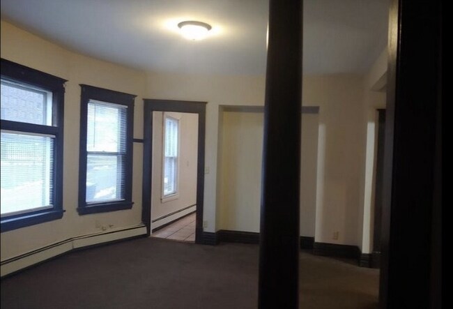 Building Photo - 619 N Mendota St