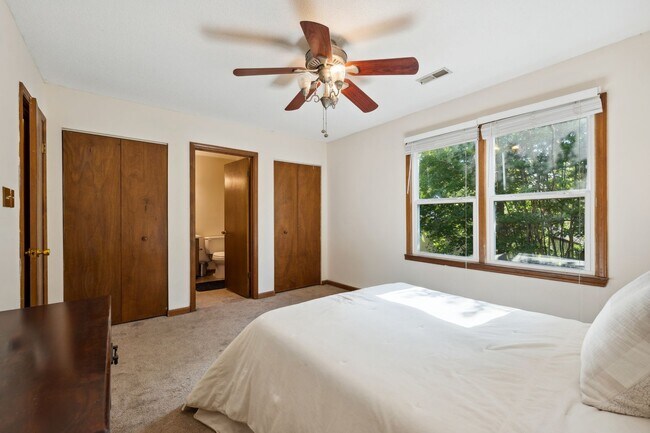 Building Photo - 3 bedroom home close to Duke Avaialble Ear...