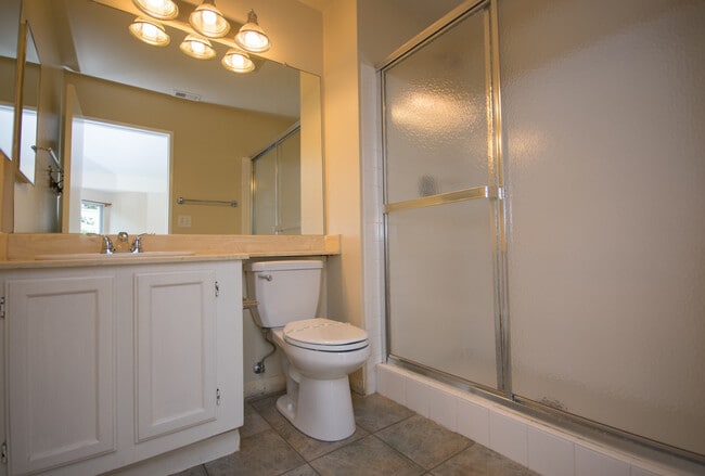 Building Photo - Very Charming 2BR/2BA Condo in Calavera Hi...