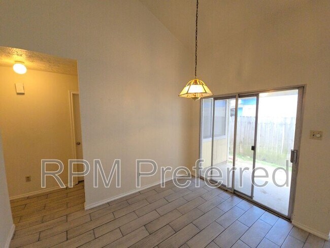 Building Photo - 3930 Mohlerbruk Dr