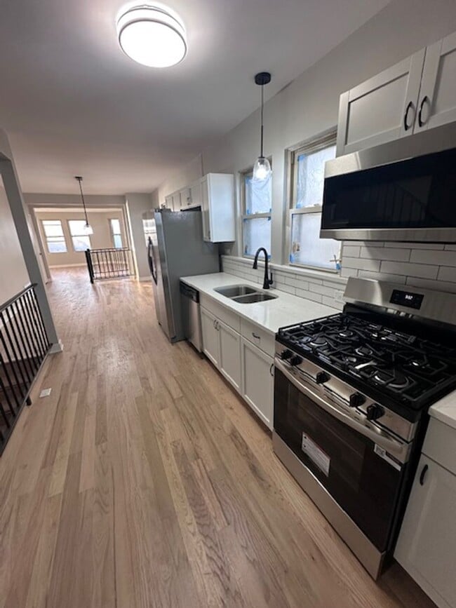 Building Photo - Clearing single family for rent