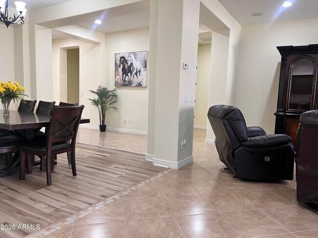 Building Photo - 2208 E Indian Wells Dr