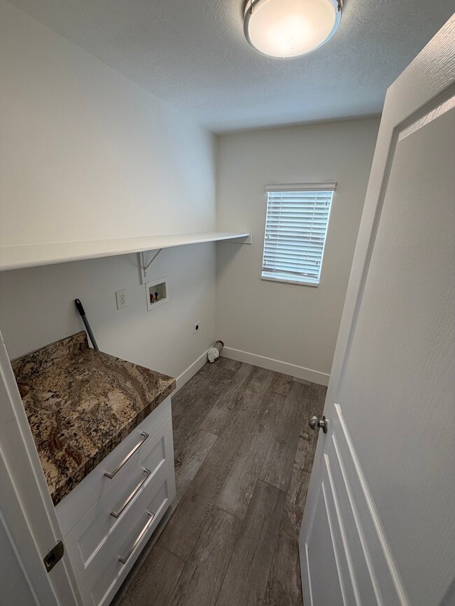 Building Photo - 1540 E 450 N