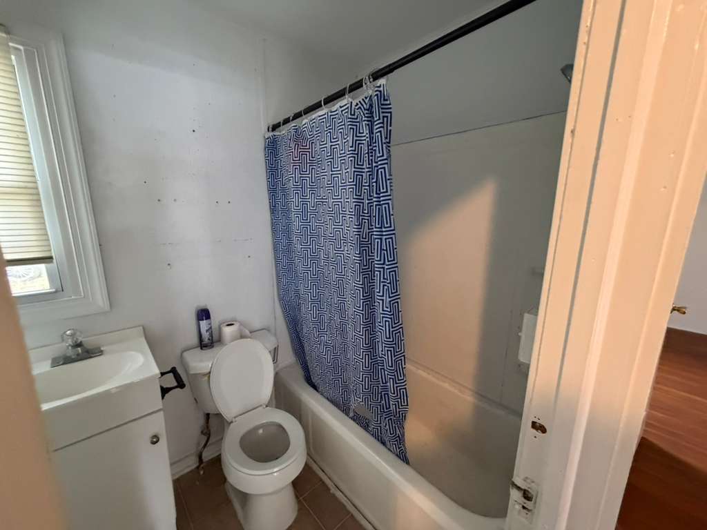 Building Photo - 610 S Chapel St