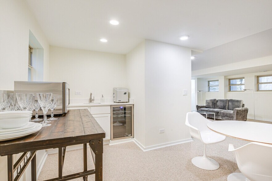 Building Photo - 3975 S Ellis Ave