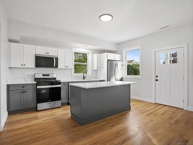 Primary Photo - 3 Seaview Ave