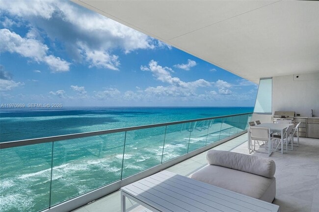 Building Photo - 18501 Collins Ave