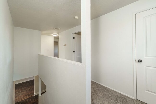 Building Photo - 4 Bedroom 2.5 Bathroom With Large Fenced B...