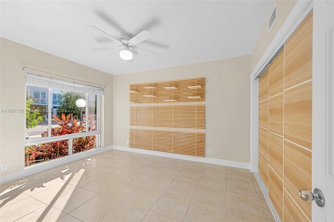 Building Photo - 425 Bayshore Dr
