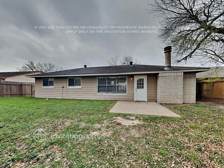 Building Photo - 14234 Montaigne Dr