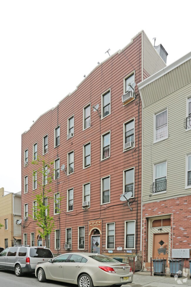 Building Photo - 125-127 Evergreen Ave
