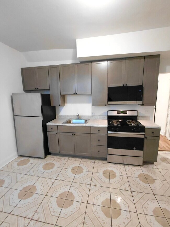 Building Photo - 1255 N Harding Ave