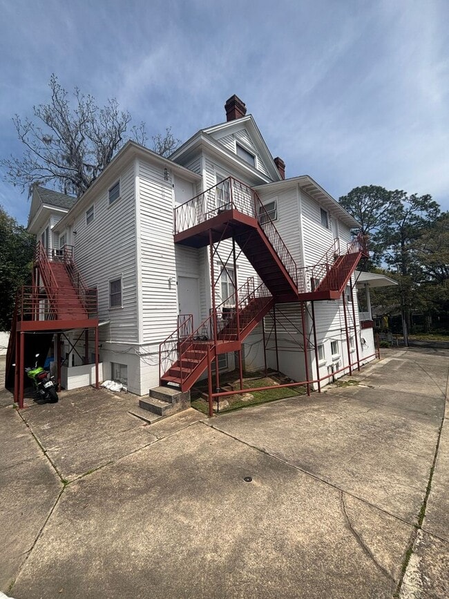 Building Photo - Midtown Apartment- in Historic House
