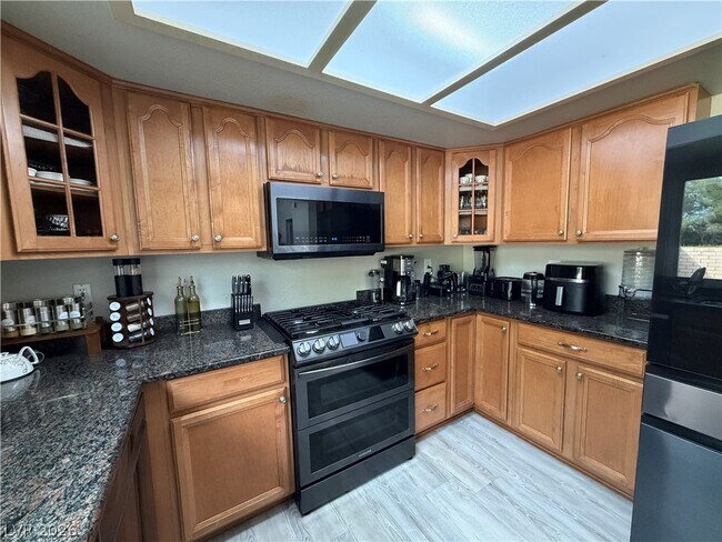 Building Photo - 2724 Monrovia Dr