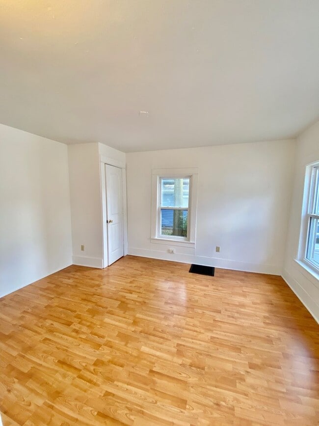 Building Photo - 211O