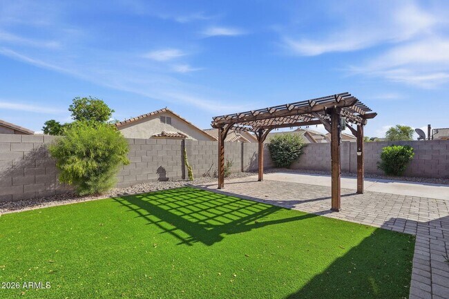 Building Photo - 45542 W Guilder Ave