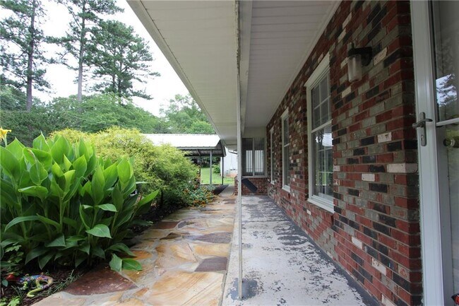 Building Photo - 2944 Piedmont Dr