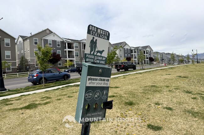 Building Photo - 4198 W High Gallery Ct