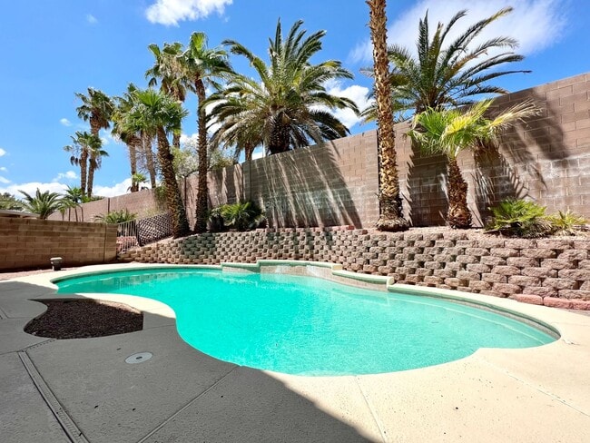 Building Photo - BEAUTIFUL 5BD/3BA TWO-STORY HOME W/ POOL IN HENDERSON. 3 CAR GARAGE!