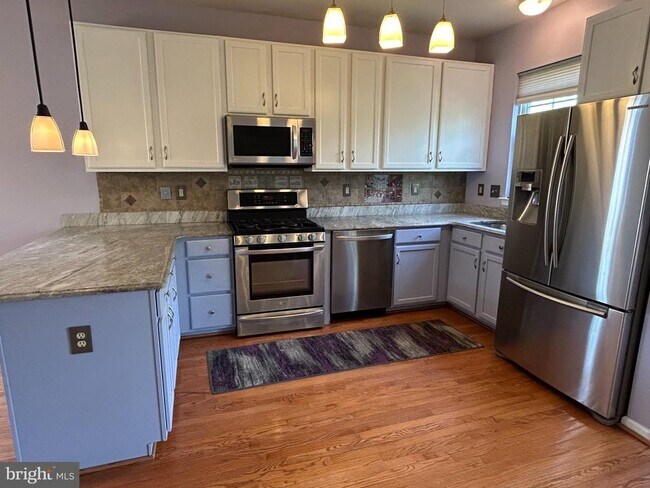 Building Photo - 445 Fort Hill Cir