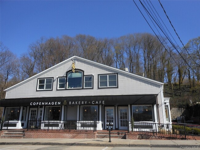 Building Photo - 47 Monroe St