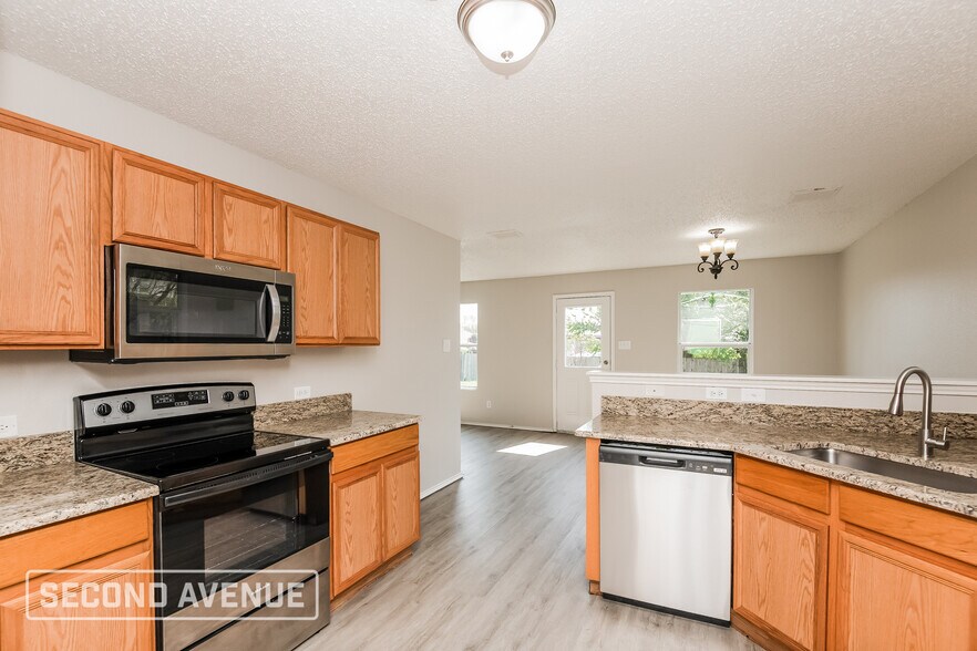 Building Photo - 4845 Waterford Dr