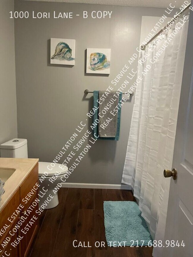 Building Photo - 1000 Lori Ln