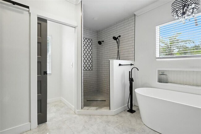 Building Photo - 3634 Burlington Ave N