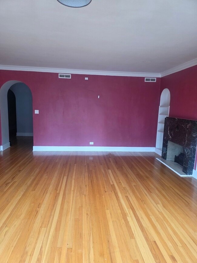 Building Photo - 6926 S Paxton Ave