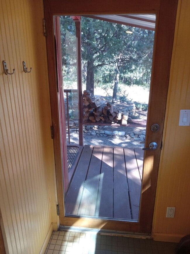 Building Photo - COZY HOME IN THE BEAUTIFUL TOWN OF TIJERAS | Showings available NOW!!
