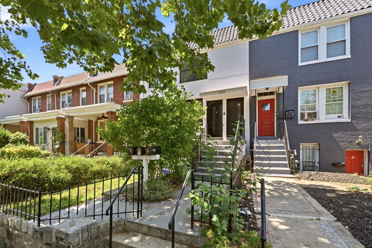 Building Photo - 1221 Oates St NE