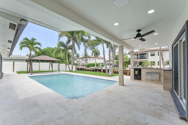 Building Photo - 808 NE 72nd St